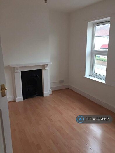 3 Bedroom Semi-Detached House To Rent In Waddon Road, Croydon, CR0