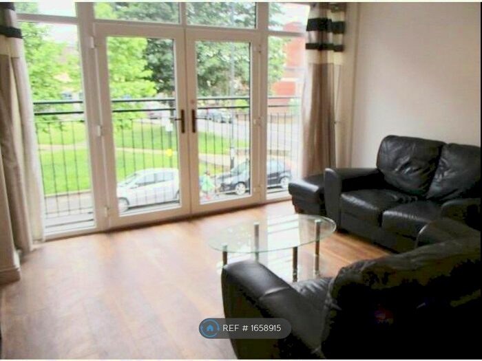 2 Bedroom Flat To Rent In Ashley House, Bristol, BS2