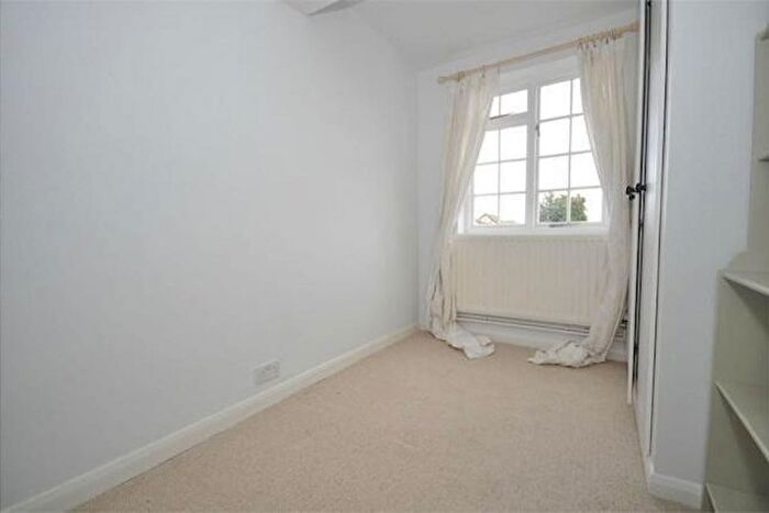 3 Bedroom Semi-Detached House For Sale In Bundys Way, Staines-Upon-Thames, TW18