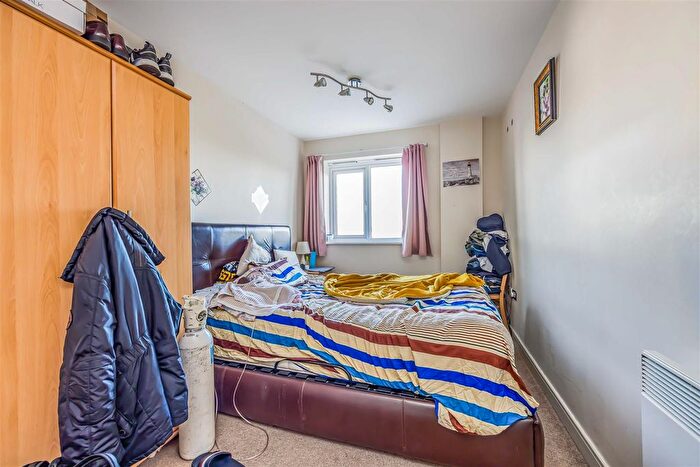 2 Bedroom Flat For Sale In Gisors Road, Southsea, PO4