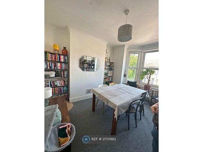 3 Bedroom Flat To Rent In Newport Road, London, E10
