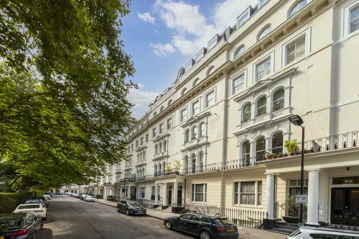 2 Bedroom Flat To Rent In Kensington Gardens Square, London, W2