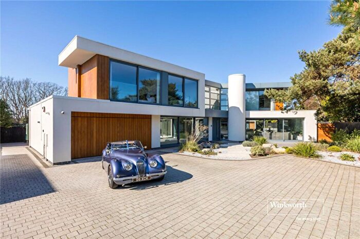 4 Bedroom Detached House For Sale In Avon Run Close, Friars Cliff, Christchurch, Dorset, BH23