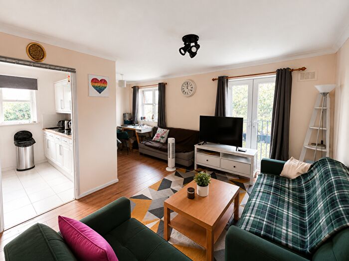 2 Bedroom Flat To Rent In Boveney Close, SL1