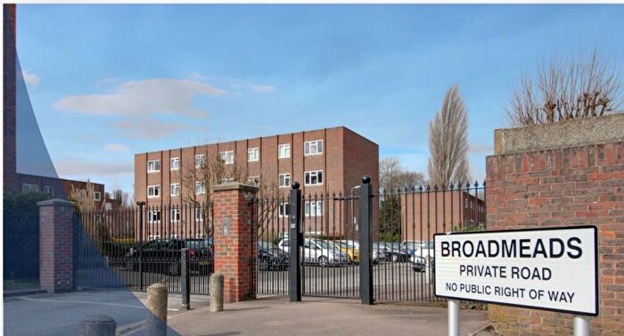 2 Bedroom Maisonette For Sale In Broadmeads, Ware, SG12