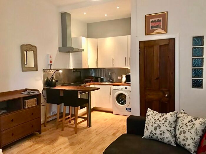 1 Bedroom Flat To Rent In Millar Place, Morningside, Edinburgh, EH10