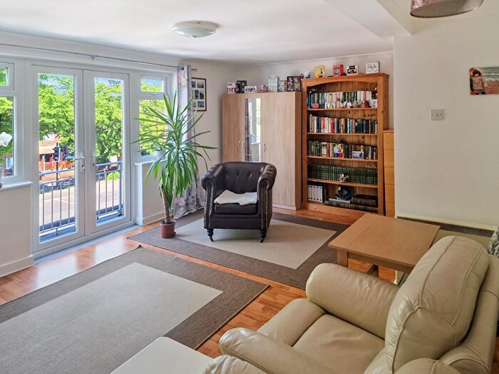 2 Bedroom Maisonette For Sale In A Aldershot Road, Guildford, GU2
