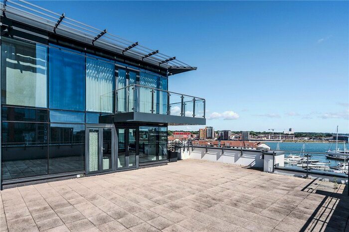 2 Bedroom Flat For Sale In Ocean Way, Southampton, Hampshire, SO14