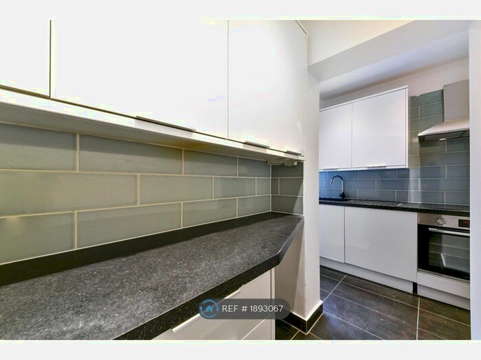 2 Bedroom Flat To Rent In Brentford, London, TW8