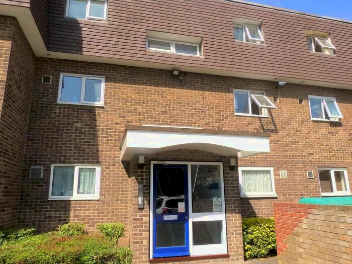 1 Bedroom Flat To Rent In Bays Farm Court, Longford, West Drayton UB7