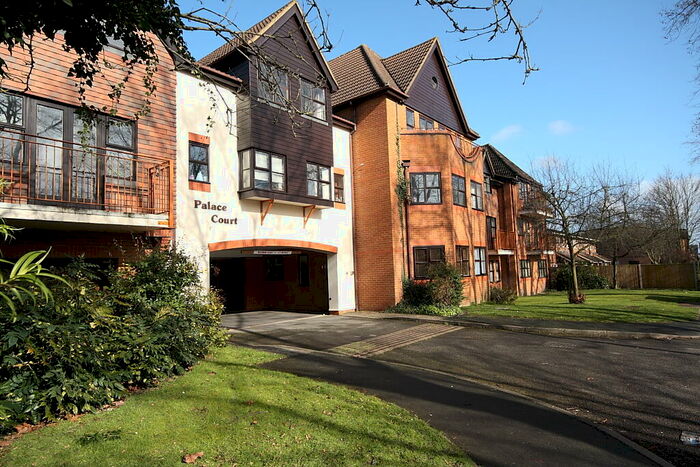 2 Bedroom Flat To Rent In Maybury Road, Woking, GU21