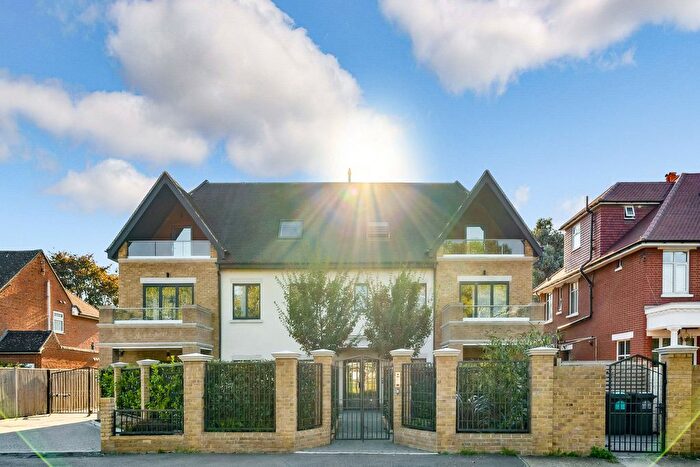 2 Bedroom Flat To Rent In Wood Lane, Isleworth, TW7