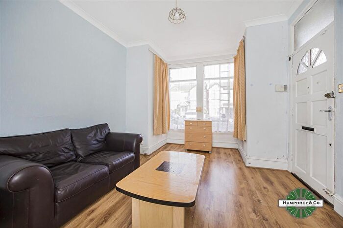 1 Bedroom Flat To Rent In Mayfair Avenue, Cranbrook, Ilford, IG1