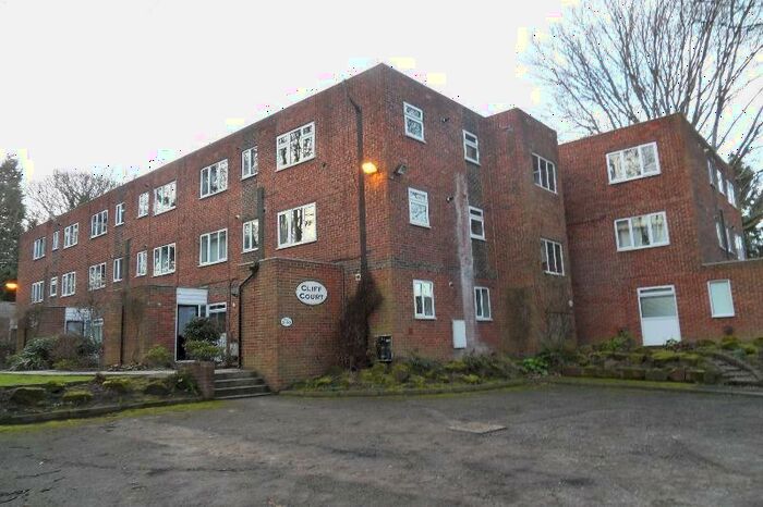 1 Bedroom Flat To Rent In Cliff Court, Cliff Road, Leeds, West Yorkshire, LS6