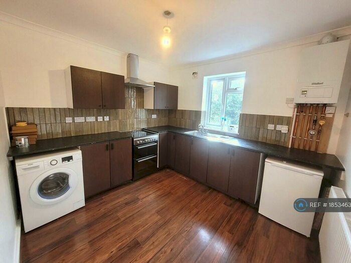 2 Bedroom Flat To Rent In Fishponds Road, Bristol, BS16