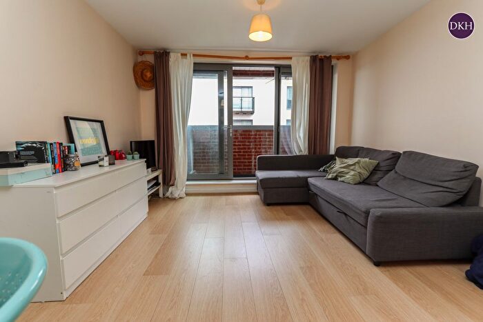 1 Bedroom Flat For Sale In Loates Lane, Watford, WD17