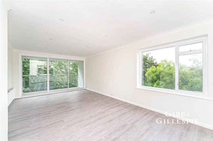 3 Bedroom Flat To Rent In Gunnersbury Manor, Elm Avenue, London, W5