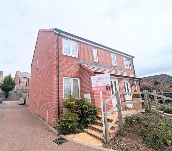 2 Bedroom Semi-Detached House For Sale In Edwards Drive, Fair Oak, SO50