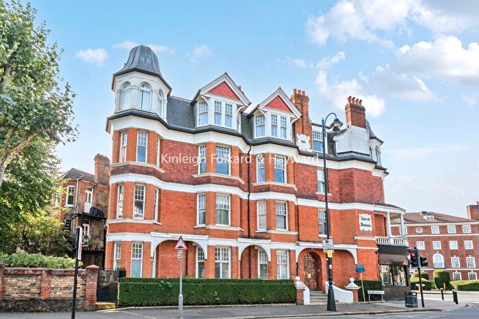 3 Bedroom Flat For Sale In Queens Avenue, London, N10