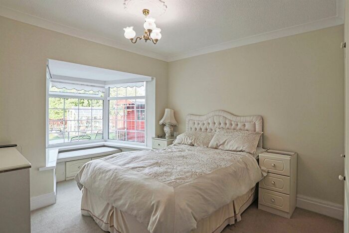 2 Bedroom Detached Bungalow For Sale In Rockingham Close, Leeds, LS15