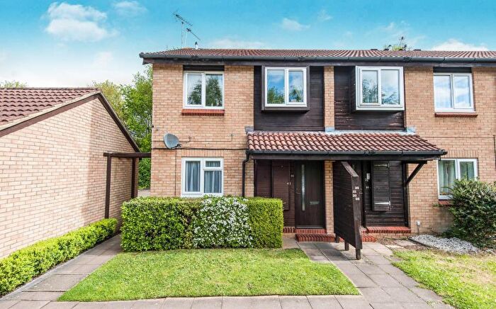 1 Bedroom Ground Maisonette To Rent In Woking, Surrey, GU21