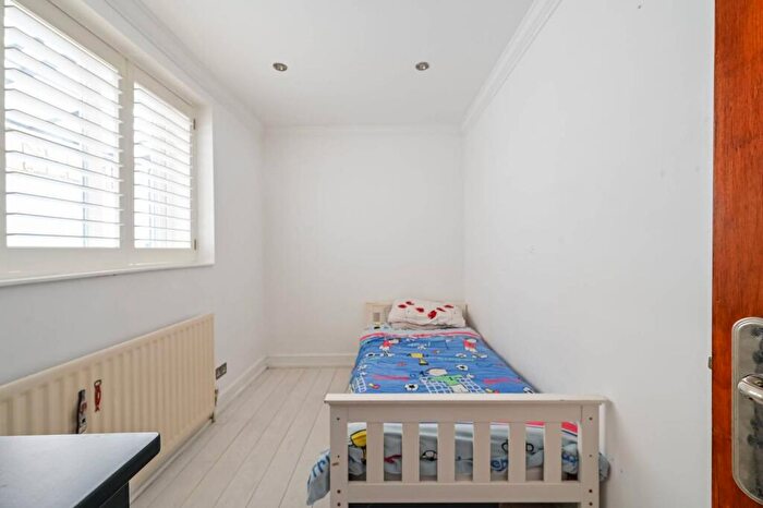3 Bedroom Flat For Sale In Portland Rise, Finsbury Park, London, N4