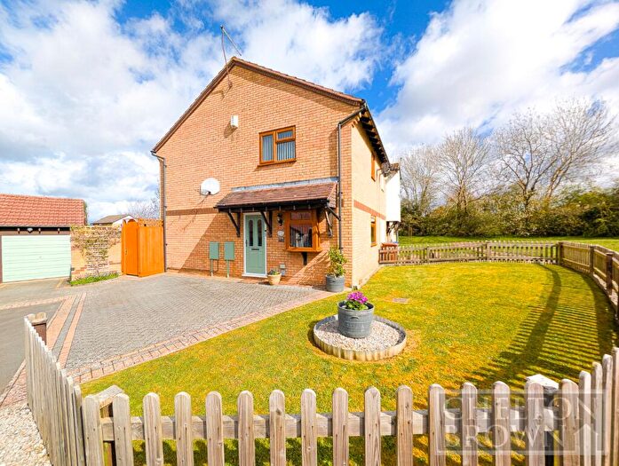 3 Bedroom Semi Detached House For Sale In Aquitaine Close, Northampton, Northamptonshire, NN5