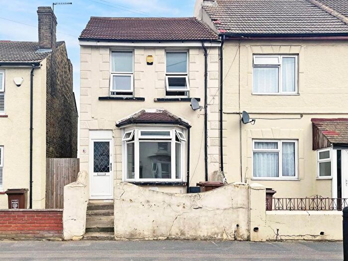 2 Bedroom End Of Terrace House To Rent In Trafalgar Street, Gillingham, ME7