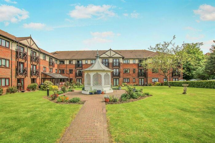 1 Bedroom Retirement Property For Sale In Sawyers Hall Lane, Brentwood, CM15