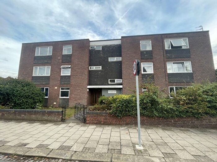 2 Bedroom Flat For Sale In Flat Stratford Court, Shakespeare Road, Bedford, Bedfordshire, MK40