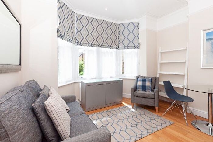 1 Bedroom Flat To Rent In Walton Crescent, Oxford, OX1