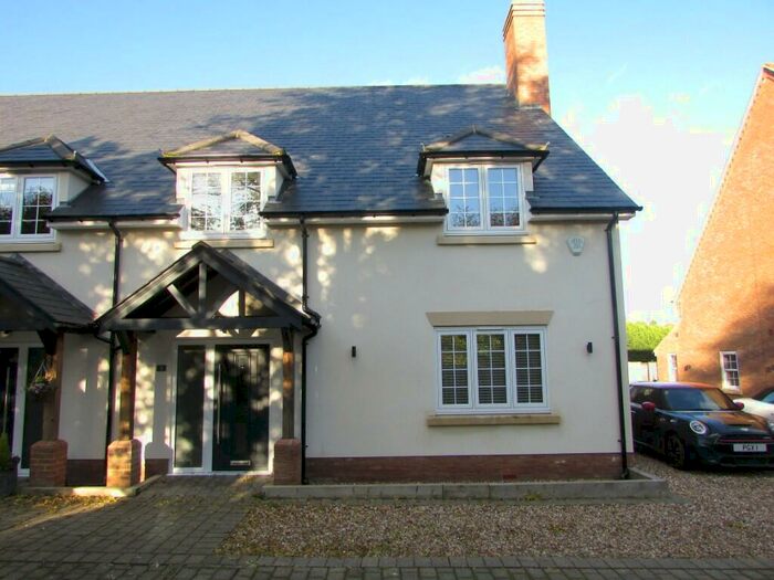 4 Bedroom Semi-Detached House To Rent In Winters Lane, SG2