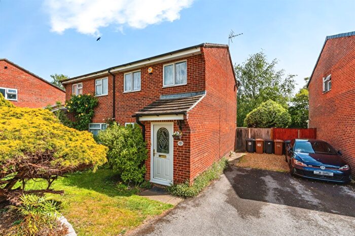 3 Bedroom Semi-Detached House For Sale In Lavington Gardens, North Baddesley, Southampton, SO52
