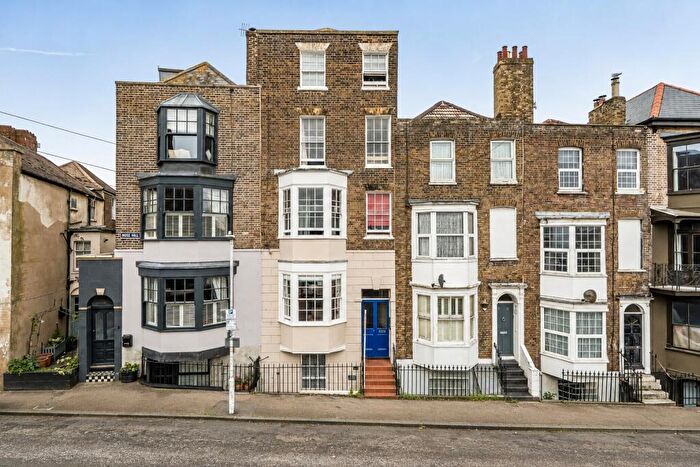 1 Bedroom Flat For Sale In Rose Hill, Ramsgate, Kent, CT11