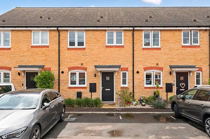 2 Bedroom Terraced House For Sale In Sandpiper Road, Chichester, PO20