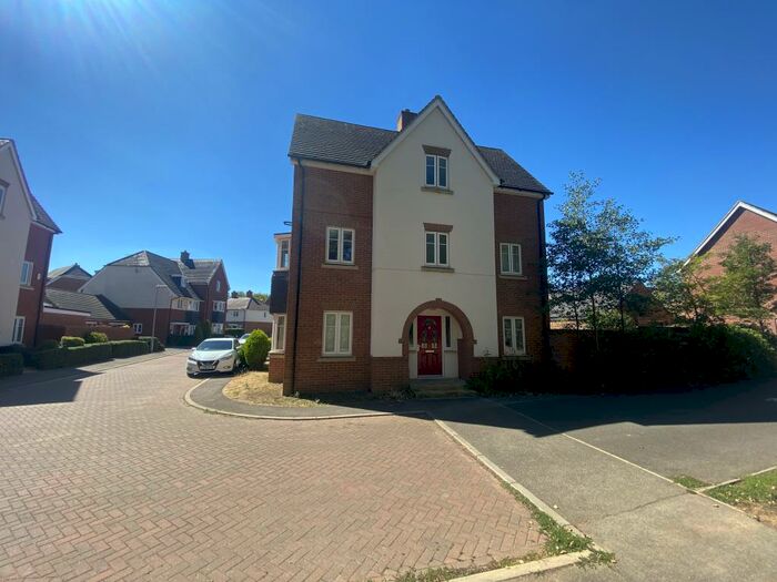 4 Bedroom House To Rent In Fitzgerald Court, NN3