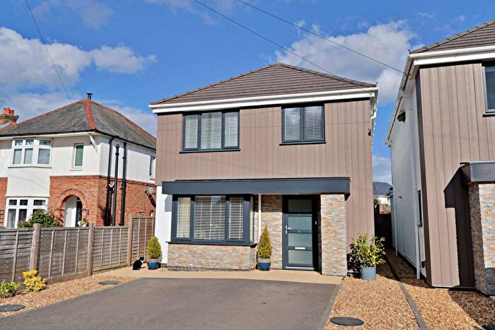 4 Bedroom Detached House For Sale In Hiley Road, Poole, BH15