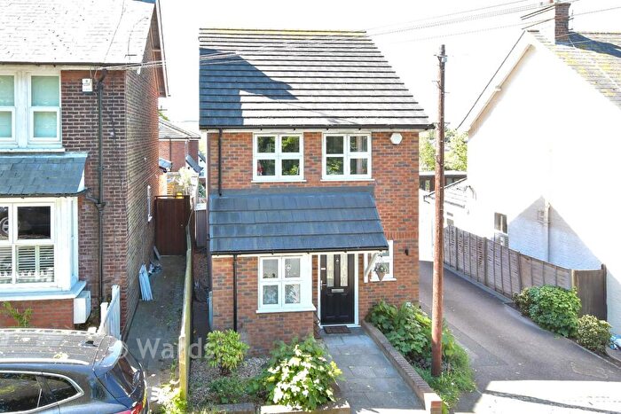 2 Bedroom Detached House For Sale In Lambourne Close, Farningham, Dartford, Kent, DA4