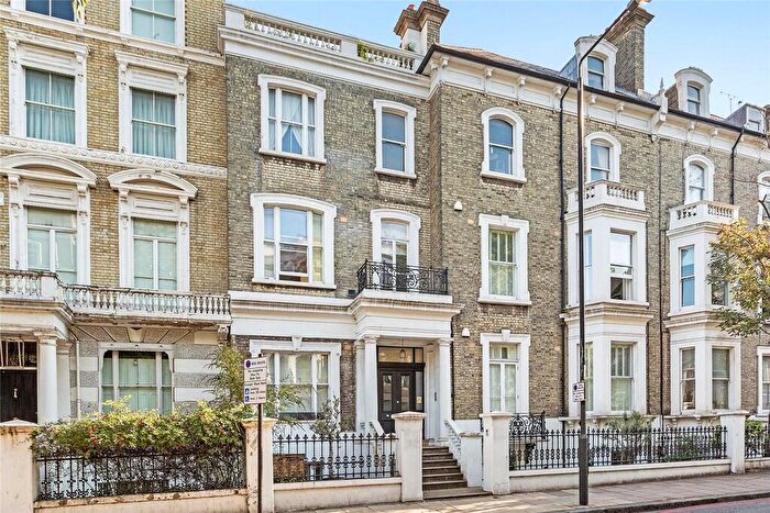 2 Bedroom Apartment To Rent In Redcliffe Gardens, Chelsea, SW10