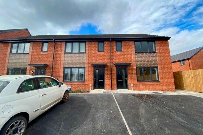 3 Bedroom Semi-Detached House To Rent In Hyacinth Close, Salford, M6