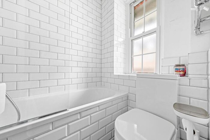 2 Bedroom Flat To Rent In Colet House, Doddington Grove, SE17
