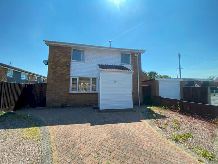 3 Bedroom Detached House To Rent In Haydock Avenue, Sale, M33