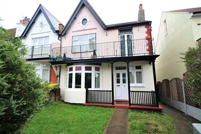 3 Bedroom Flat To Rent In Cossington Road, Westcliff-On-Sea, SS0