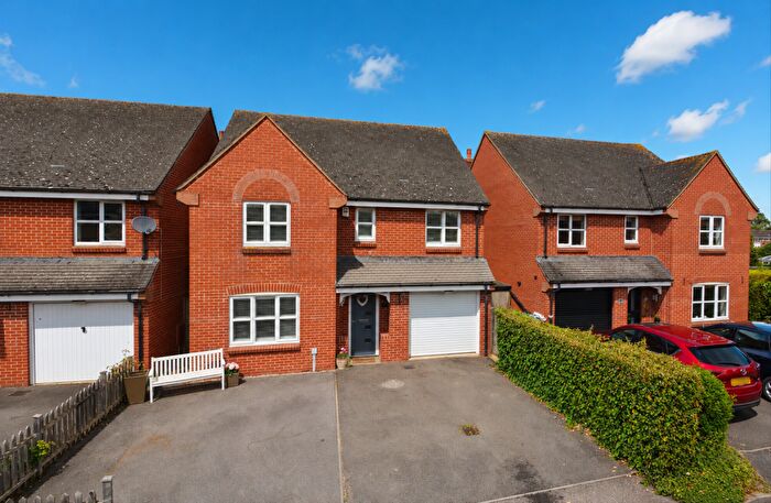 4 Bedroom Detached House For Sale In Youens Drive, Thame, OX9