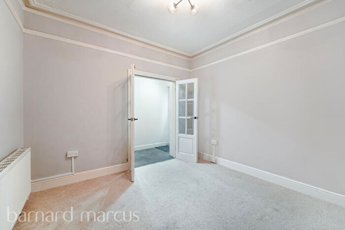 Apartment To Rent In Langley Park Road, Sutton, SM2