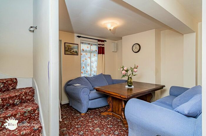 5 Bedroom Semi-Detached House To Rent In Wellington Road South, Hounslow, TW4