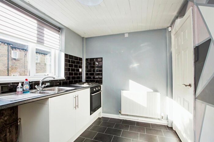 2 Bedroom Semi-Detached Bungalow For Sale In Longhouse Drive, Denholme, Bradford, BD13