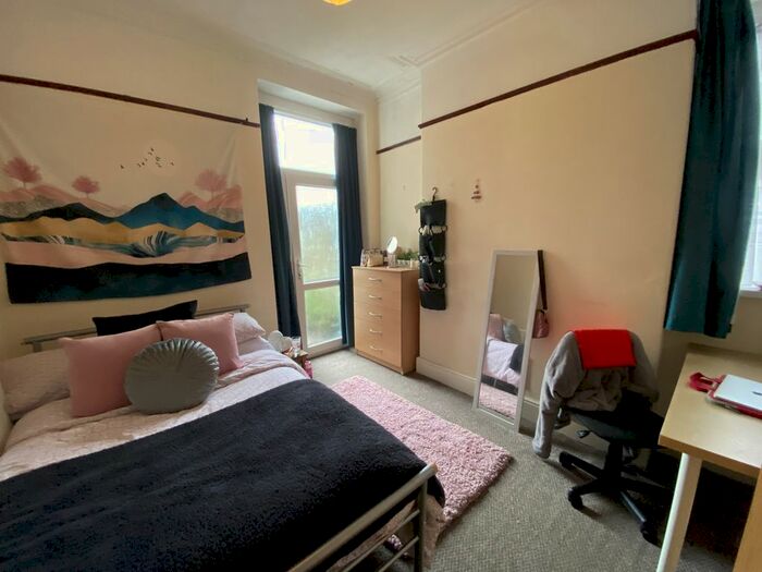 6 Bedroom Property To Rent In Mackintosh Place, Roath, Cardiff, CF24