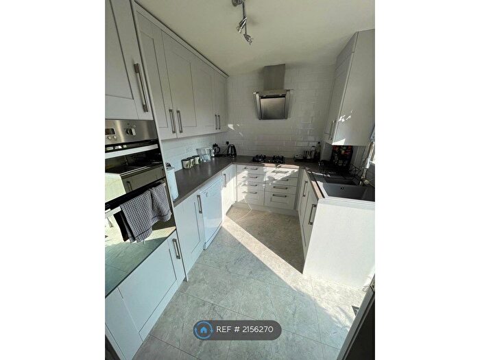 2 Bedroom Flat To Rent In Westland Drive, Lee-On-The-Solent, PO13