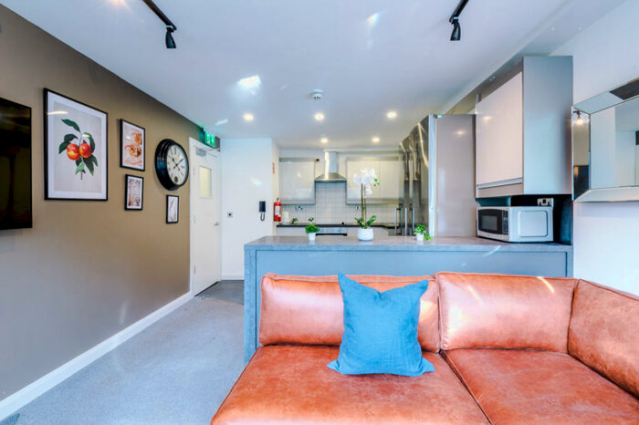 5 Bedroom Flat To Rent In Jesmond View, Newcastle, NE2